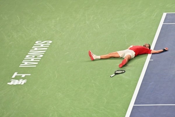 配资股票平台 体坛联播｜德约苦战晋级上海站八强，C罗获葡萄牙环球声望奖